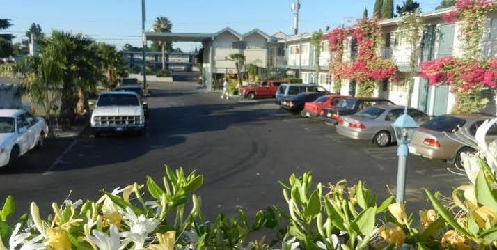Antioch Executive Inn 外观 照片